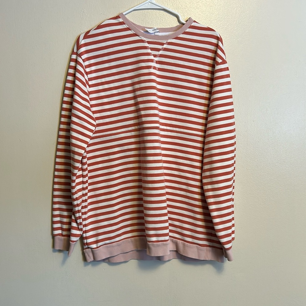 Movemama nursing sweatshirt/long sleeve. Only worn a handful of times!